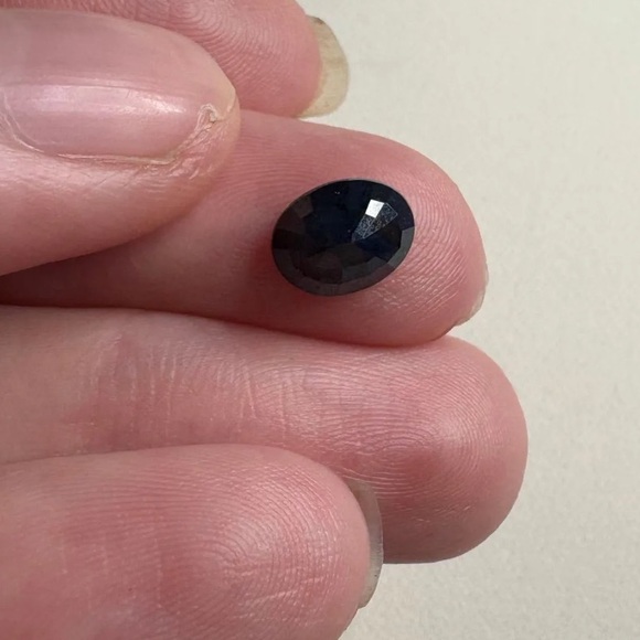 Deep Blue Sapphire loose gemstone - Picture 3 of 4
